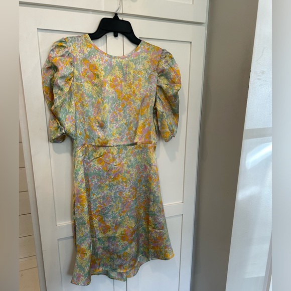 Vero Moda satin mini dress with ruched detail pastel floral - Picture 5 of 8